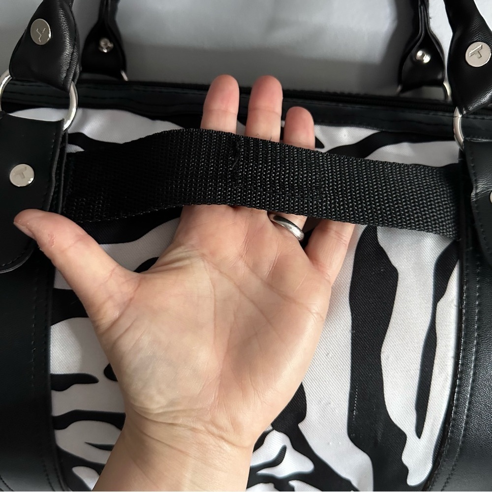 TRACKER Zebra Print Carry On / Overnight Bag - black & white GUC - Picture 6 of 13